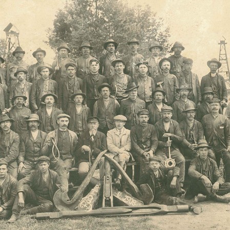  Workers of crude oil mine in Bóbrka, 1908.