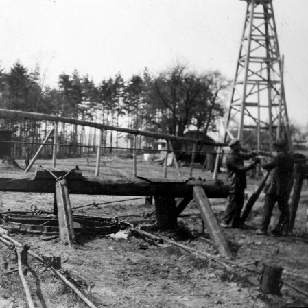 „Ropiła” crude oil mine in Harklowa, a drilling machine, an archival photo.