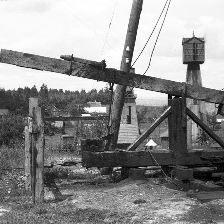 The kerosene mine in Krosno, drilling machines, 1932.