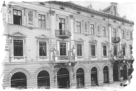 The facade of the Under the Golden Star Pharmacy of Piotr Mikolasch, an  archival photo.