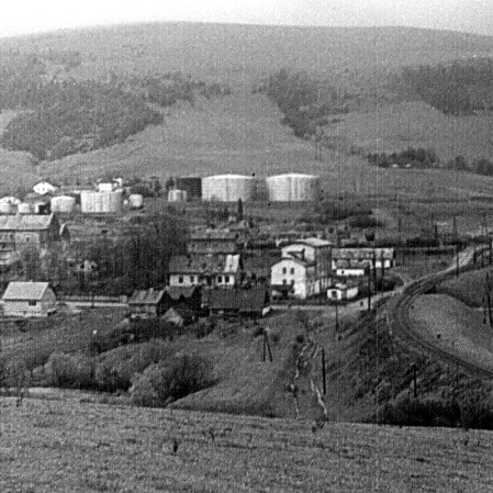 Refinery facilities in Ustrzyki Dolne, an archival photo.