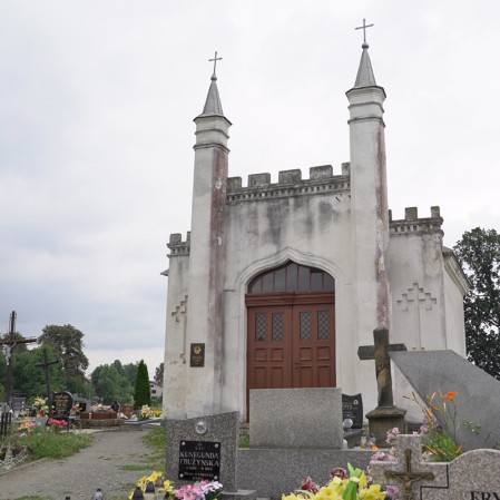 The Klobassa-Zrecki family chapel at the cemetery in Zręcin.