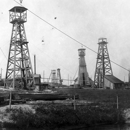 Kopalnia nafty "Minerwa" w Harklowej - widok ogólny, fot. archiwalna.