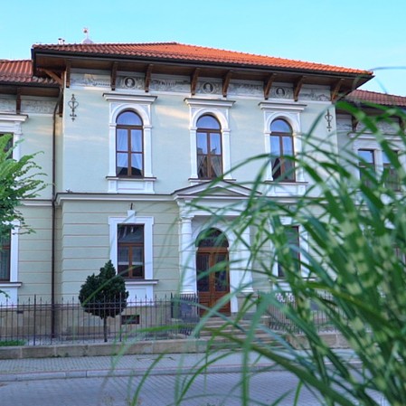 Gmach dawnej siedziby Towarzystwa Zaliczkowego przy ulicy Kapucyńskiej w Krośnie.