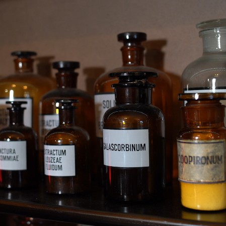 Виставка предметів, пов'язаних з історією нафтової промисловості у музеї Яна Зега.4